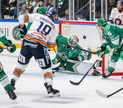 Växjös Reid Gardiner och Rögles målvakt Arvid Holm och