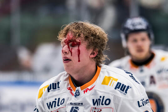 Växjös Karl Henriksson blöder