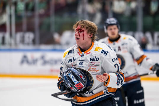Växjös Karl Henriksson blöder