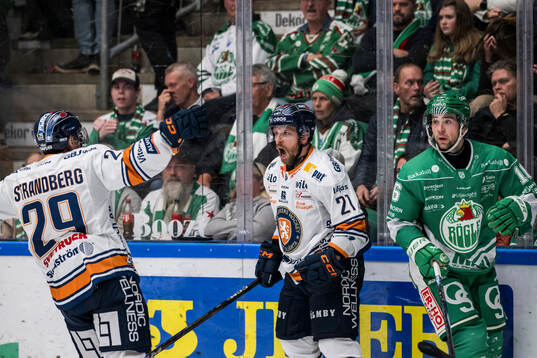 Växjös Brian Cooper jublar