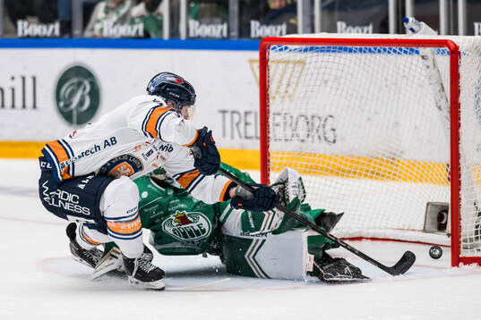 Växjös Brian Cooper gör 2-2