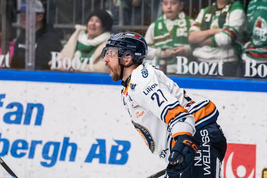 Växjös Brian Cooper jublar