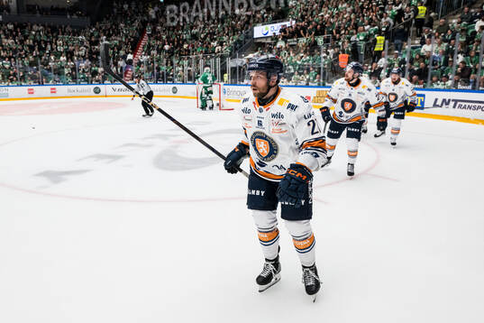 Växjös Brian Cooper jublar