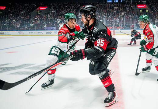 Frölundas Tom Nilsson och Malmö Redhawks Carl Persson