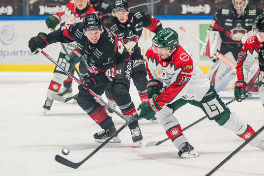 Malmö Redhawks Robin Salo och Frölundas Ivar Stenberg