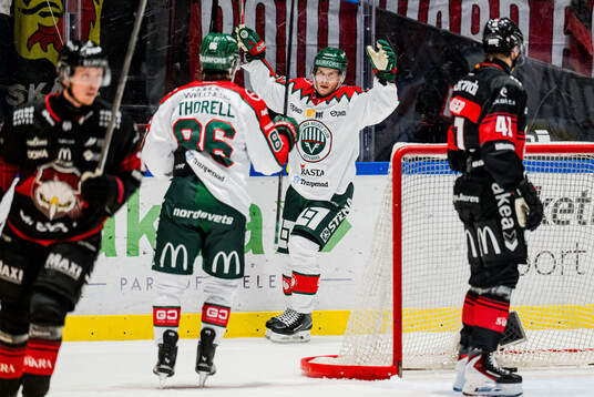 Frölundas Arttu Ruotsalainen jublar