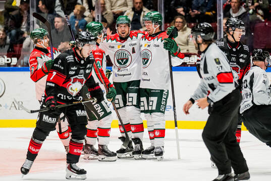 Frölundas Henrik Tömmernes och Max Lindholm jublar