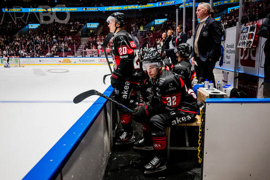 Malmö Redhawks Thomas Berg Paulsen och Joona Ikonen deppar