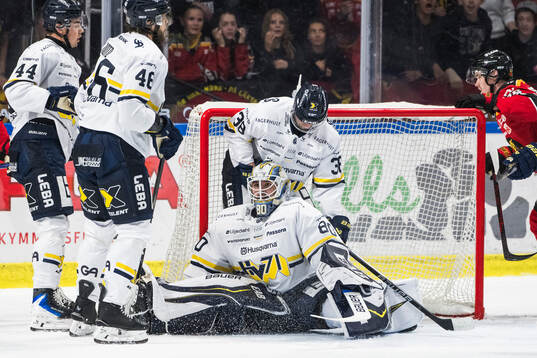 Luleås Isac Hedqvist HV71s Frederik Dichow och Luleås