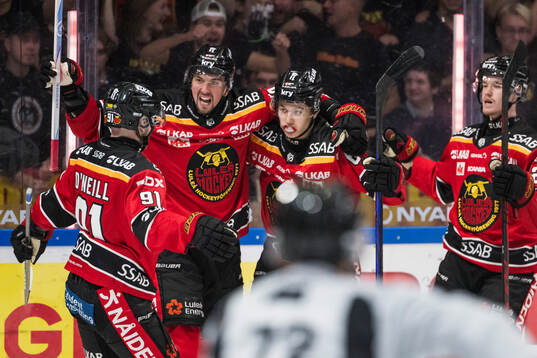 Luleås Eetu Koivistoinen och Isac Hedqvist jublar
