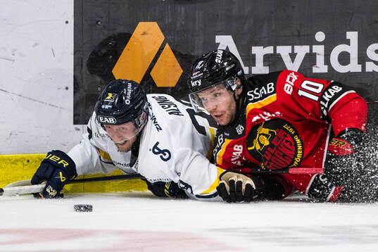 HV71s Olle Alsing och Luleås Einar Emanuelsson