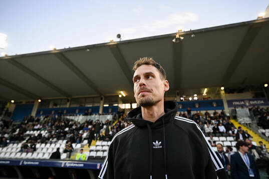Head coach Daniel Bäckström of Sweden