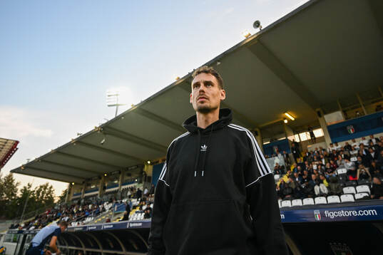 Head coach Daniel Bäckström of Sweden