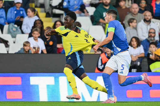 Genesis Antwi of Sweden and Luca Lipani of Italy