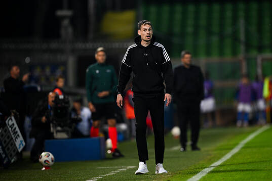 Head coach Daniel Bäckström of Sweden