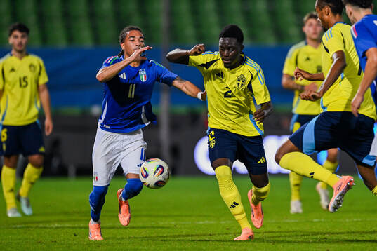 Luca Koleosho of Italy and Genesis Antwi of Sweden