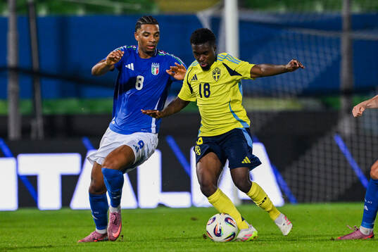Cher Ndour of Italy and Jardell Kanga of Sweden
