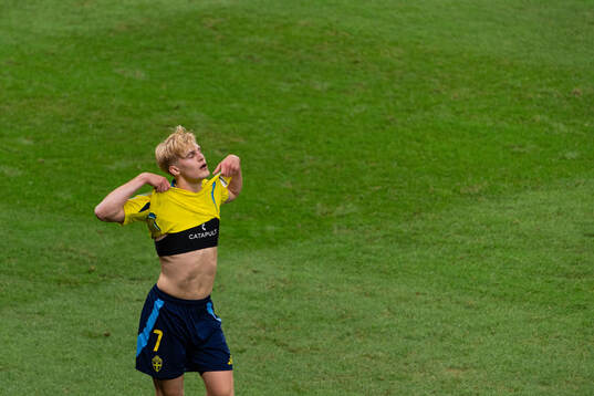 Lucas Bergvall of Sweden looks dejected