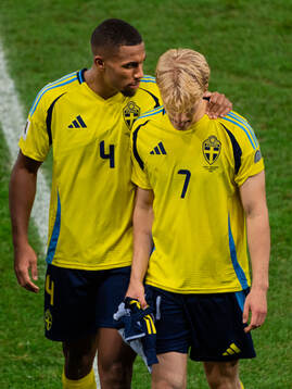 Isak Hien and Lucas Bergvall of Sweden looks dejected