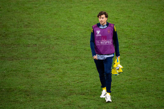 Victor Nilsson Lindelöf of Sweden looks dejected