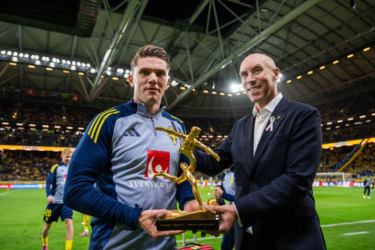 Viktor Gyökeres of Sweden receives the award for most
