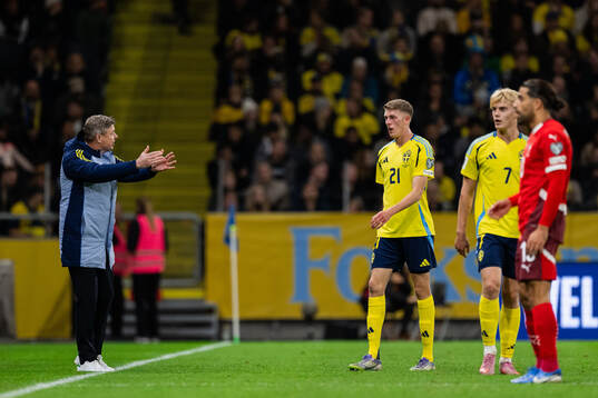 Head coach Jon Dahl Tomasson and Alexander Bernhardsson of