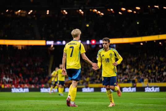 Lucas Bergvall and Yasin Ayari of Sweden