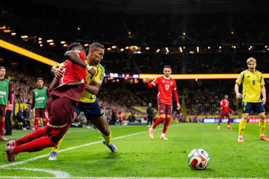 Breel Embolo of Switzerland and Isak Hien of Sweden