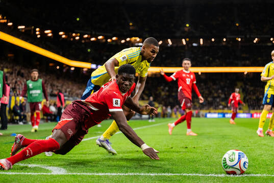 Breel Embolo of Switzerland and Isak Hien of Sweden
