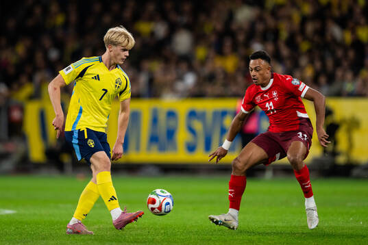 Lucas Bergvall of Sweden and Dan Ndoye of Switzerland