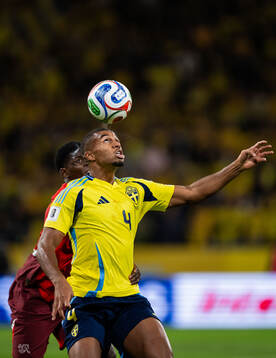 Breel Embolo of Switzerland and Isak Hien of Sweden