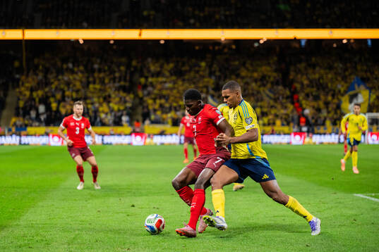 Breel Embolo of Switzerland and Isak Hien of Sweden
