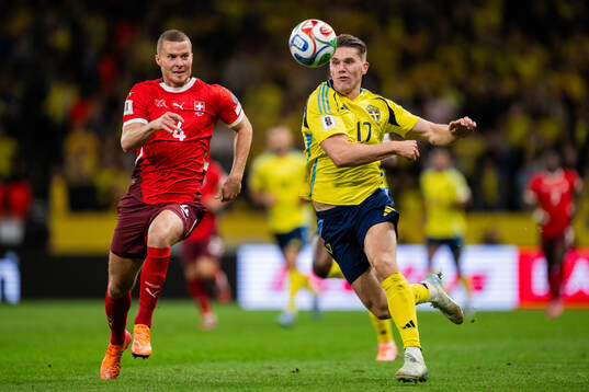 Nico Elvedi of Switzerland and Viktor Gyökeres of Sweden