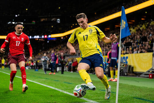 Ruben Vargas of Switzerland and Viktor Gyökeres of Sweden