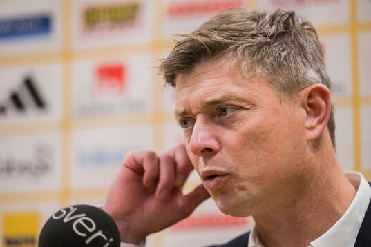 Head coach Jon Dahl Tomasson of Sweden