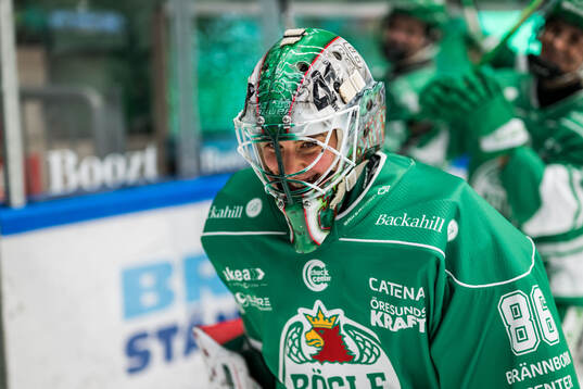 Rögles målvakt Alba Gonzalo jublar