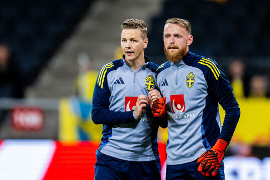 Goaltender coach Maths Elfvendal and goalkeeper Viktor