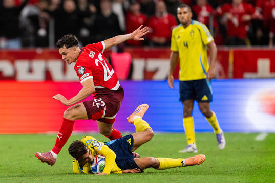 Fabian Rieder of Switzerland and Yasin Ayari of Sweden