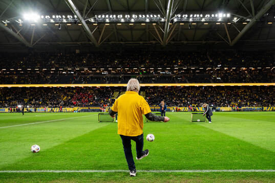 Svenska Spel in halftime