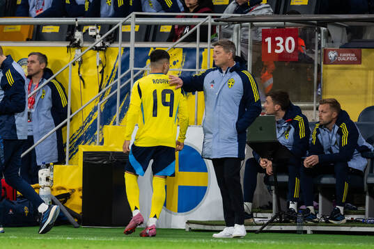 Roony Bardghji and head coach Jon Dahl Tomasson of Sweden