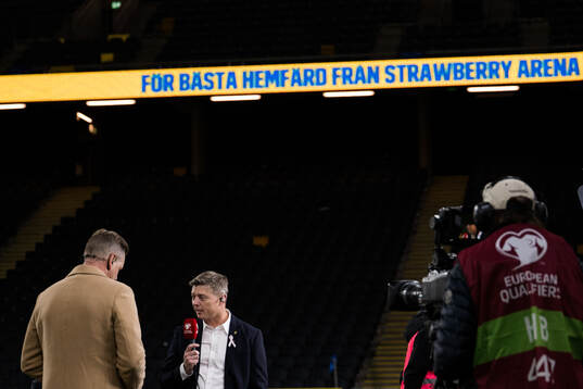 Head coach Jon Dahl Tomasson of Sweden in the Viaplay studio