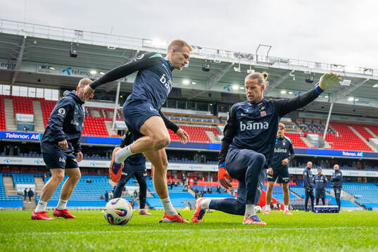 Andreas Hanche-Olsen and goalkeeper Ørjan Håskjold Nyland
