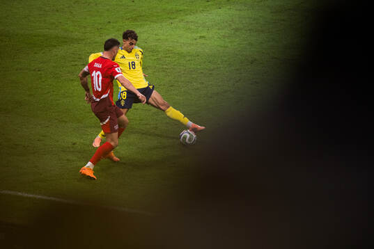 Granit Xhaka of Switzerland and Yasin Ayari of Sweden