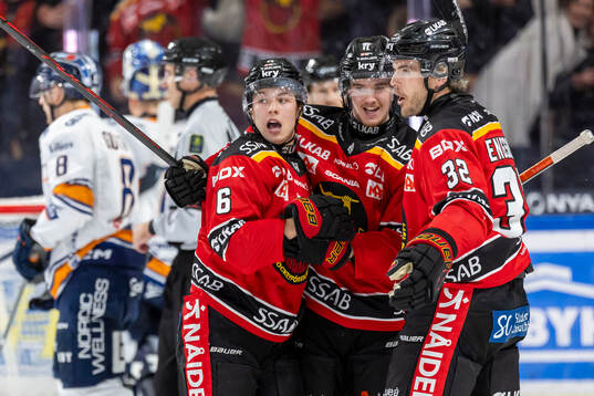 Luleås Isac Hedqvist jublar med Filip Eriksson och Oscar