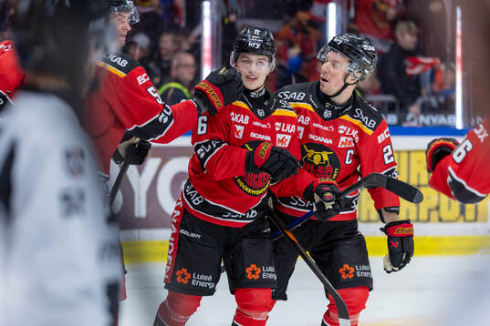 Luleås Isac Hedqvist jublar med Erik Gustafsson
