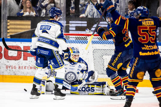 Leksands målvakt Marcus Gidlöf deppar