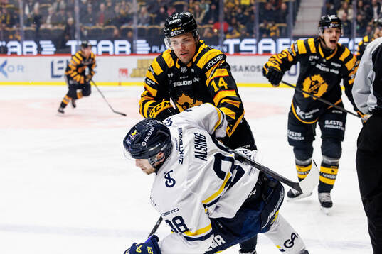 Skellefteås Andreas Johnson och HV71s Olle Alsing