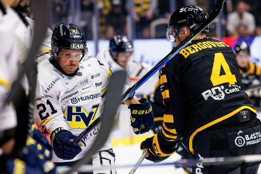 HV71s Mattias Tedenby och Skellefteås Rasmus Bergqvist