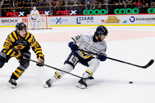 Skellefteås Andreas Johnson och HV71s Joona Luoto