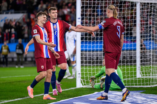 Erling Braut Haaland celebrates with David Møller Wolfe